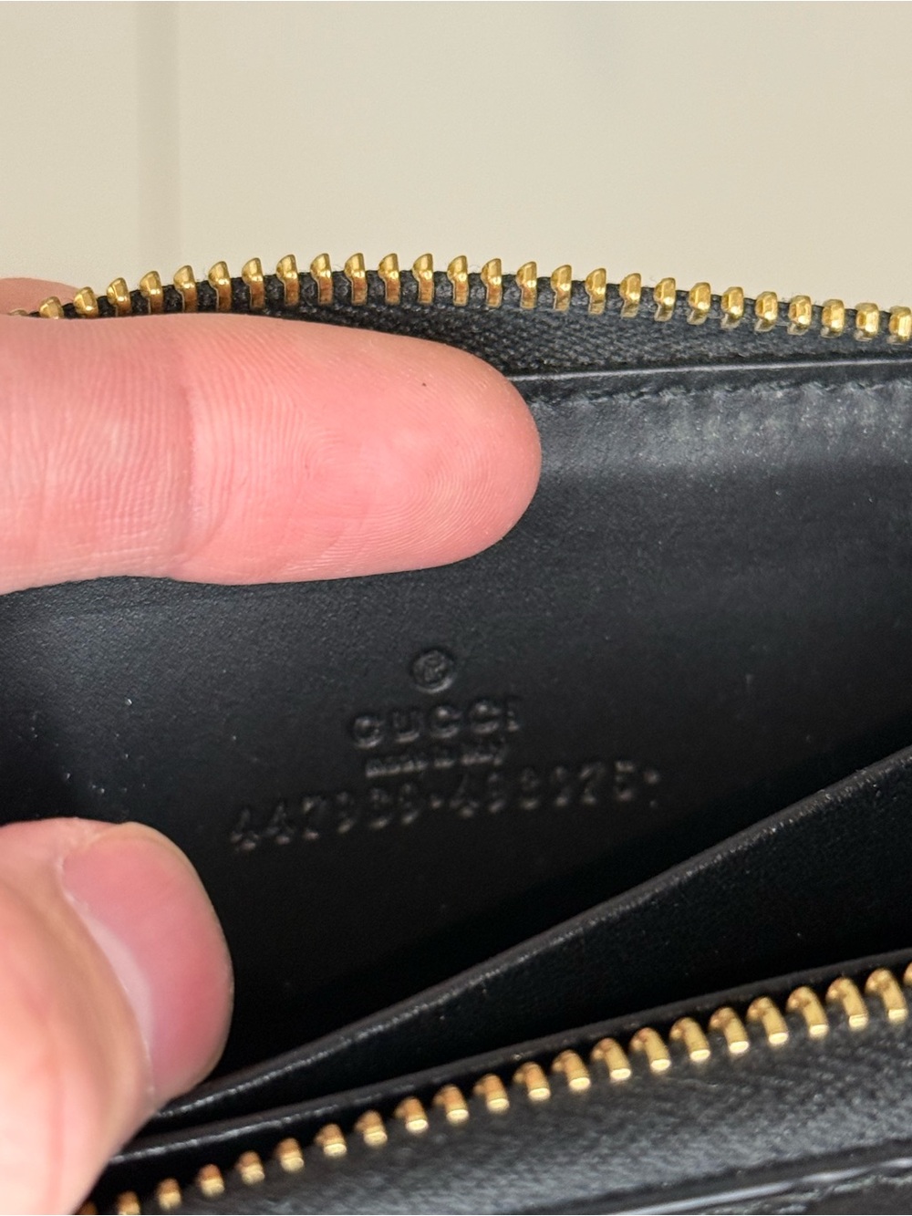 Gucci Zip Wallet - Picture 6 of 7